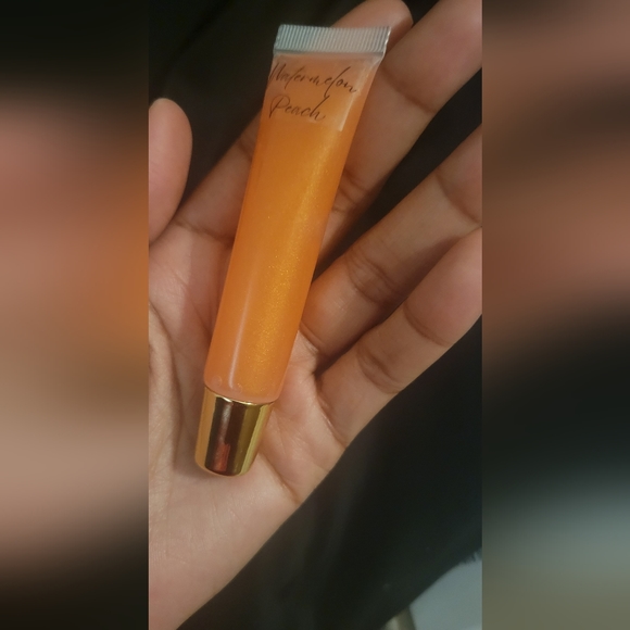 LIP GLOSS - Picture 3 of 3